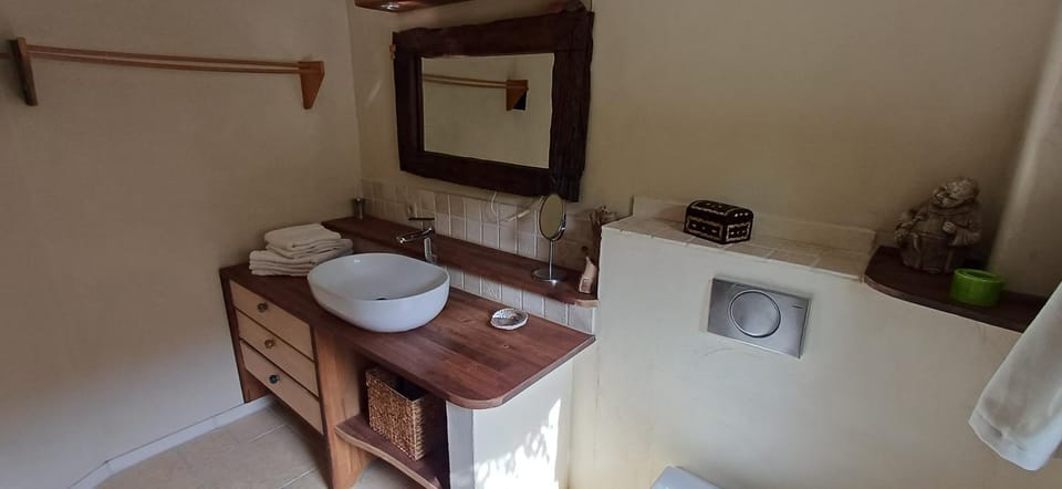 Bathroom, towels