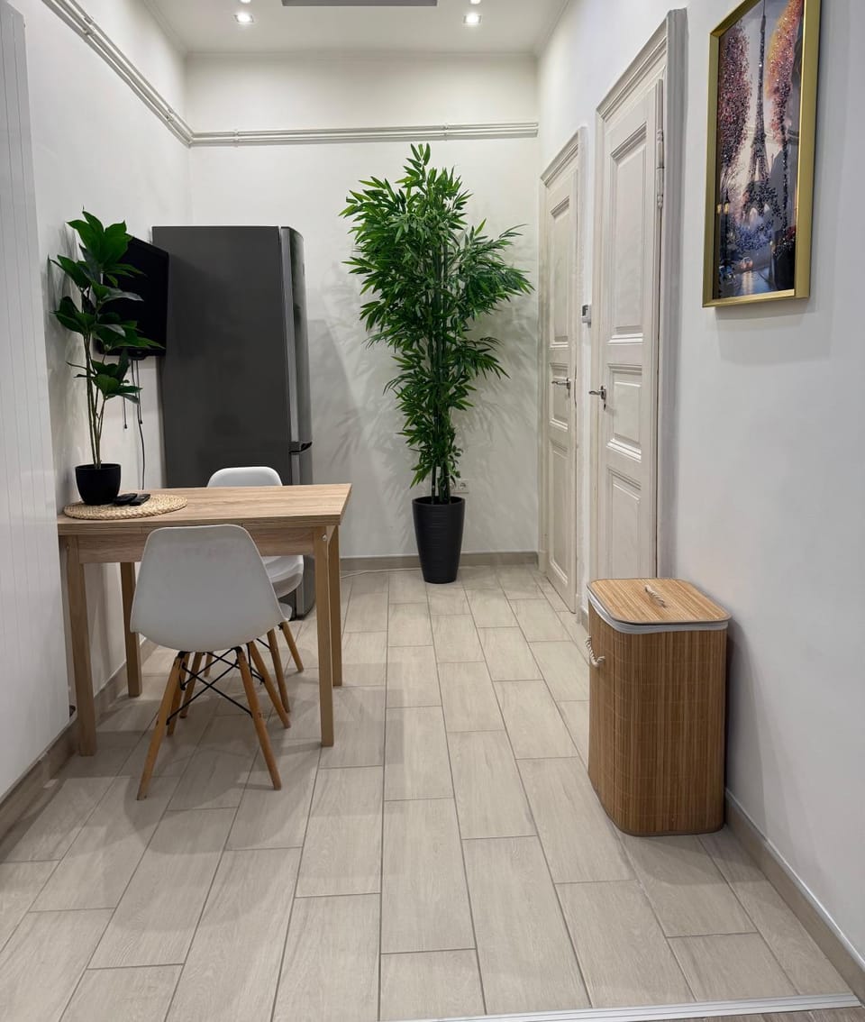 Dolce Vita White Apartment in Budapest