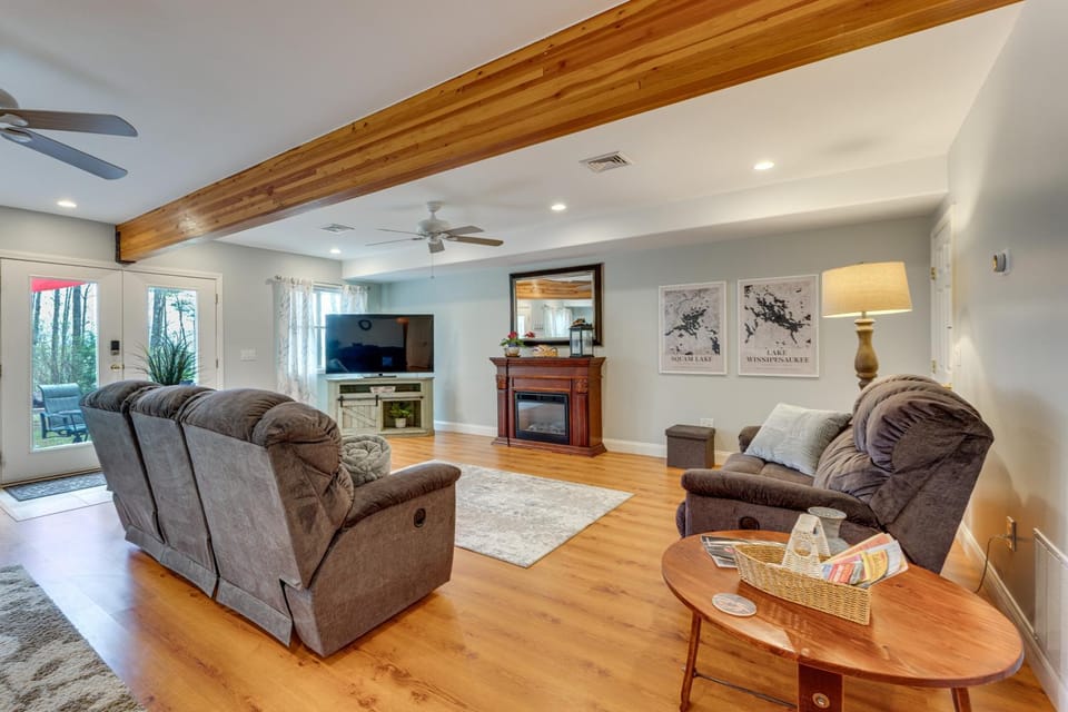 Fire Pit & Forest Views: Lakes Region Retreat House in Squam Lake