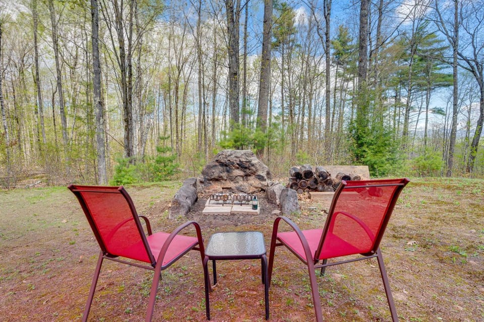 Fire Pit & Forest Views: Lakes Region Retreat House in Squam Lake