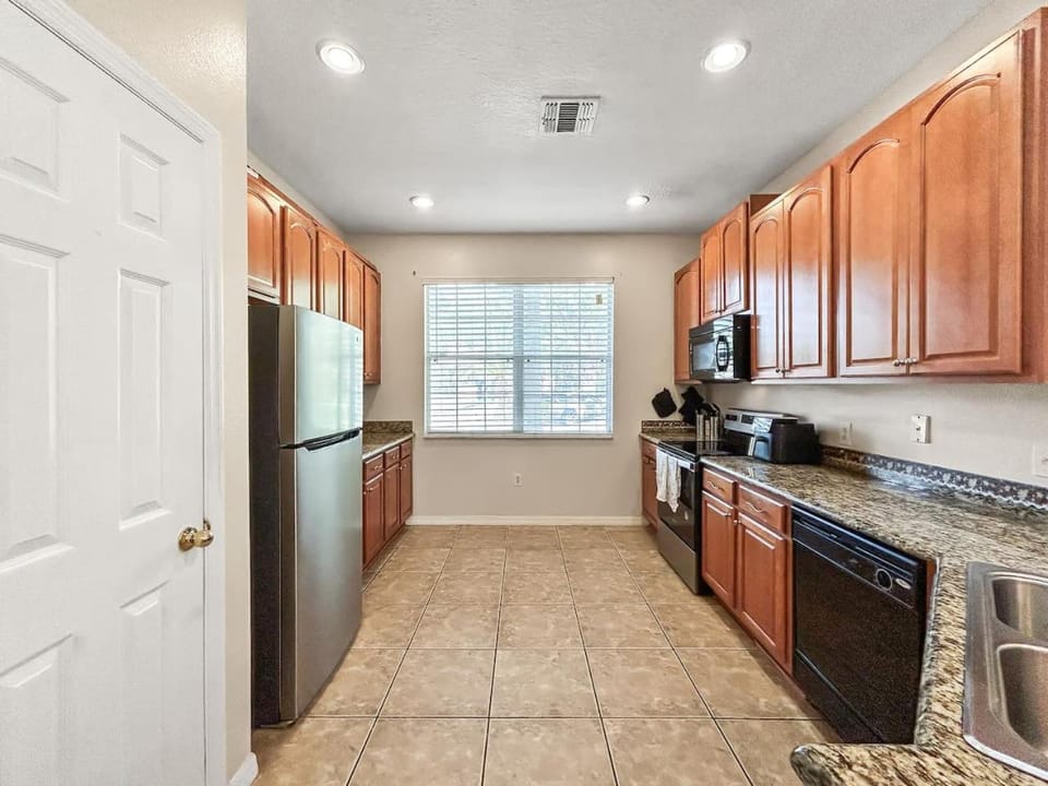 Sweet Escape, Pool, Lake, Near Disney, Sleeps 12 House in Osceola County