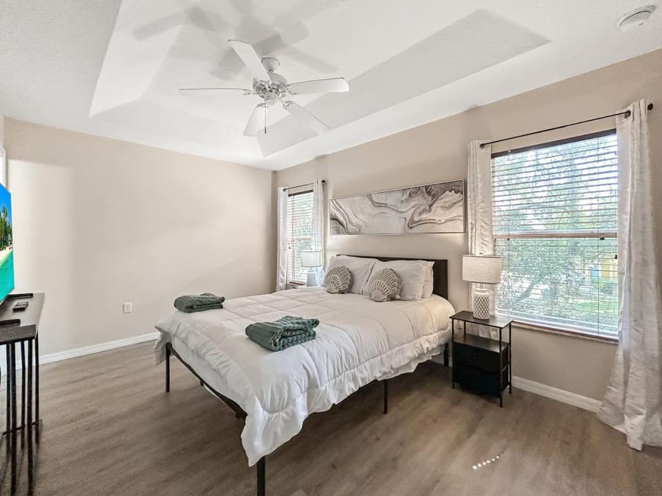 Sweet Escape, Pool, Lake, Near Disney, Sleeps 12 House in Osceola County