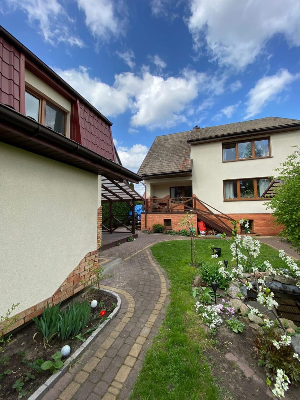 Property building, Day, Neighbourhood, Garden, Garden view