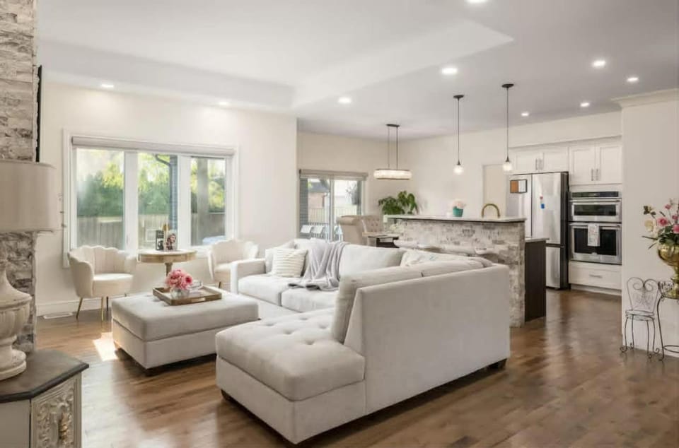 Kitchen or kitchenette, Living room, Dining area