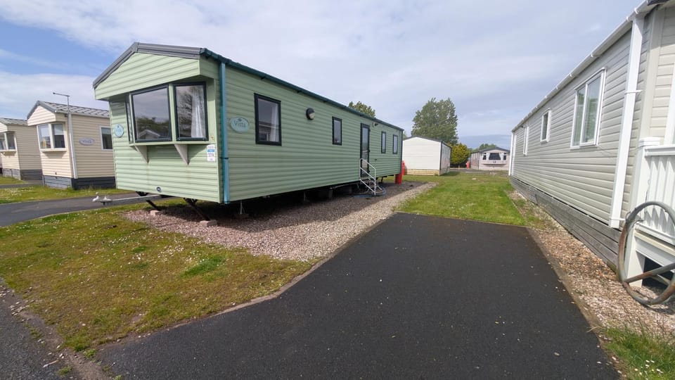 Shore&Meadow Holiday Lets - Luxury 8 berth caravan at Regent Bay Campground/ 
RV Resort in Morecambe