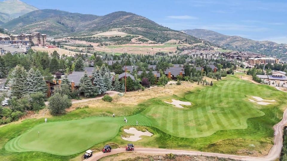 Park City Escape Walk to Hiking & Canyons Golf House in Wasatch County