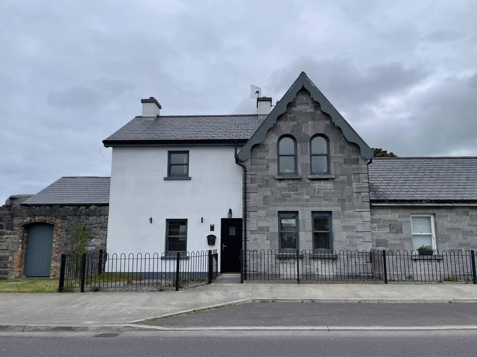 Property building, Nearby landmark, Landmark view