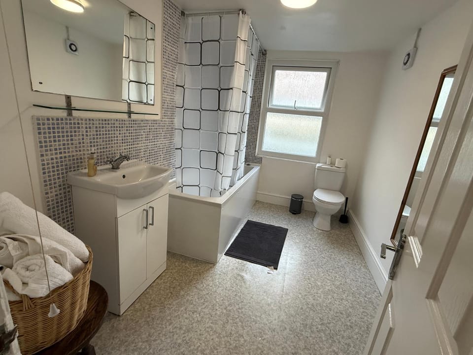 Bathroom, Bath, towels