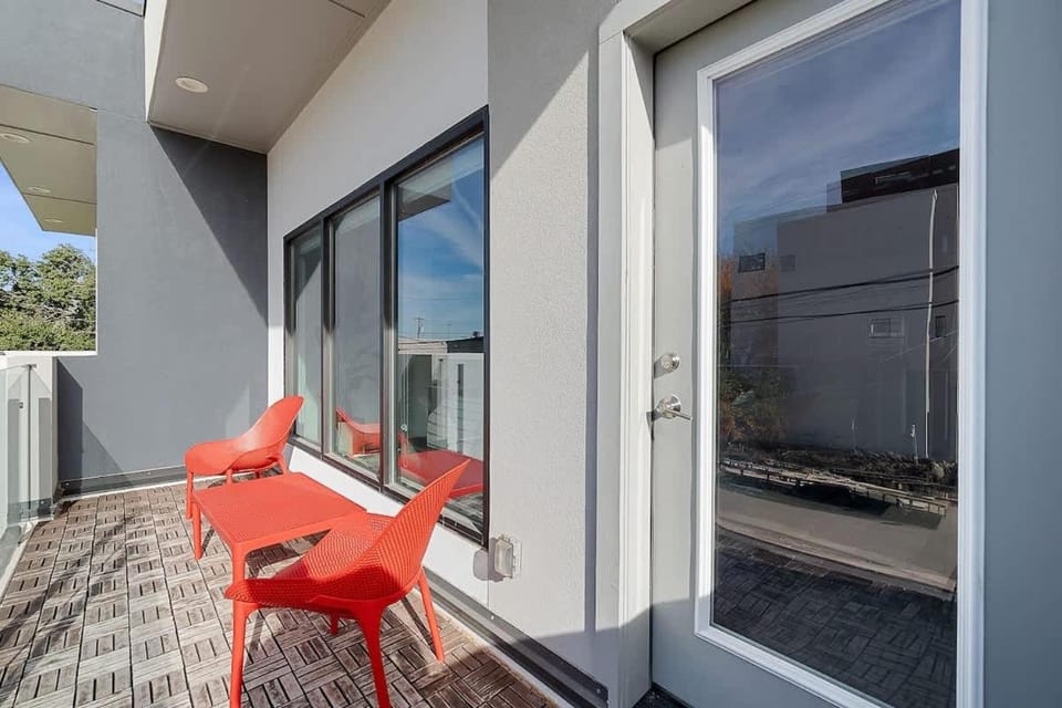 View (from property/room), Balcony/Terrace, Seating area