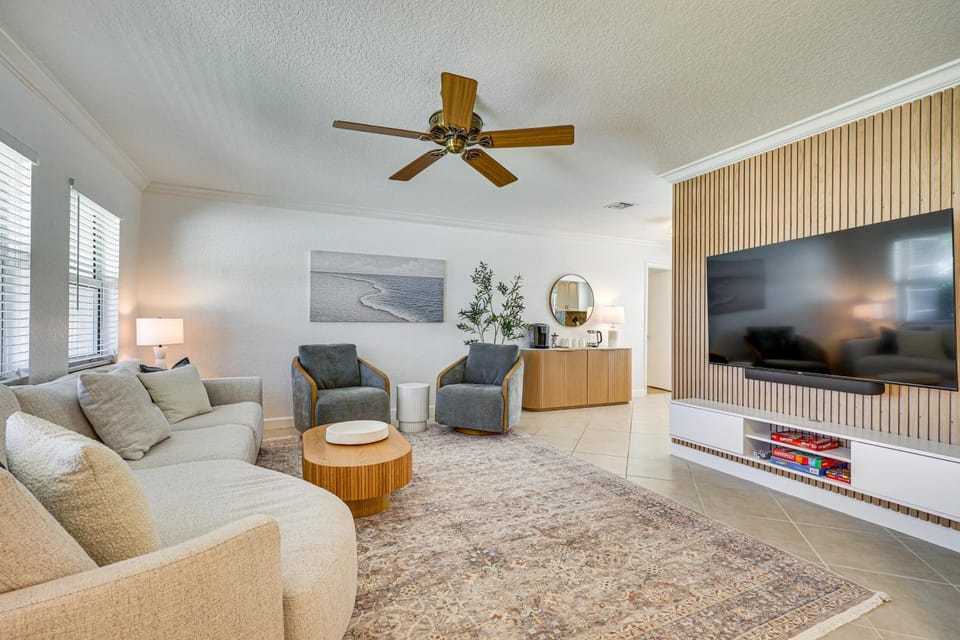 Poolside Oasis! Family Home 4 Mi to Delray Beach House in Delray Beach