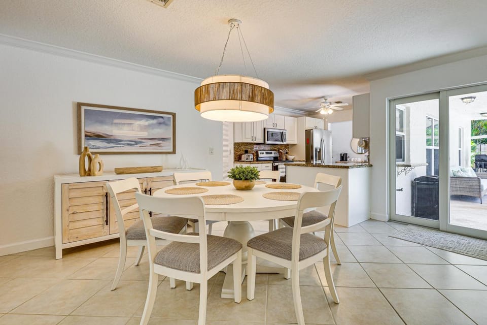 Poolside Oasis! Family Home 4 Mi to Delray Beach House in Delray Beach
