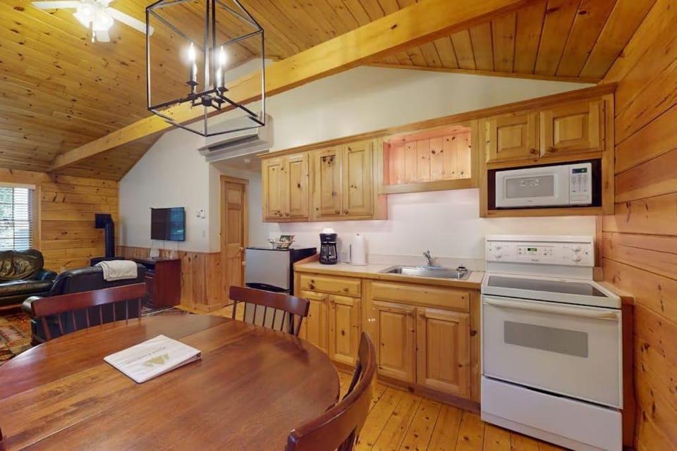 Kitchen or kitchenette, kitchen