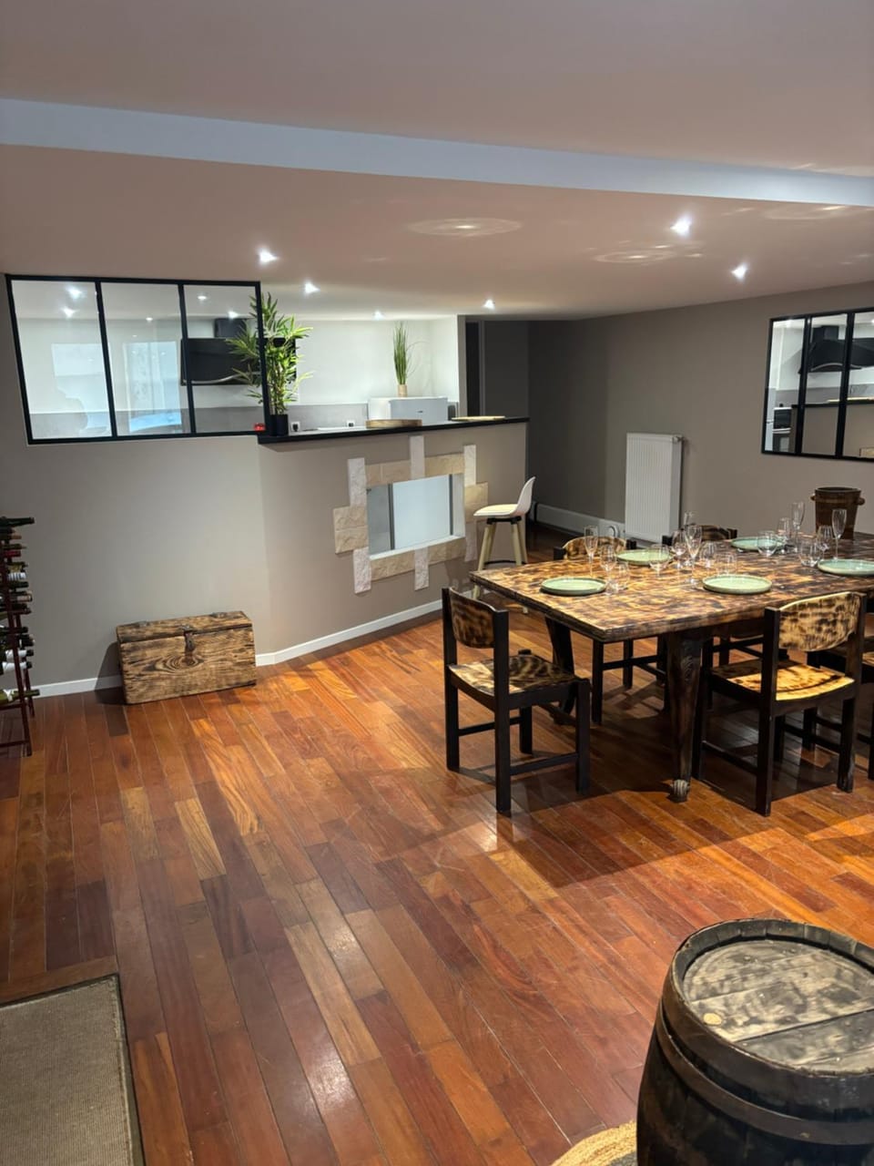 Dining area, pet friendly