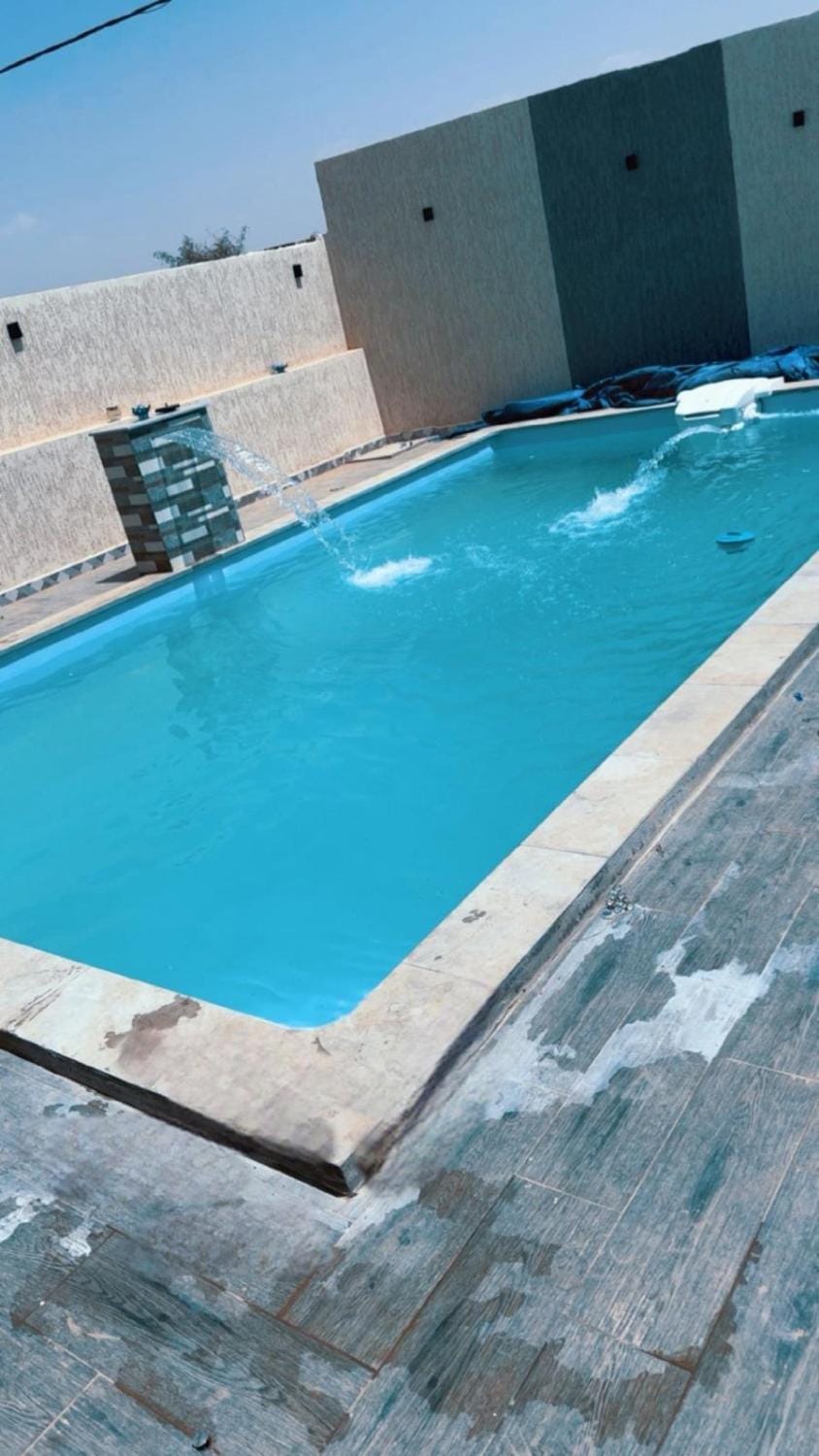 Day, Swimming pool