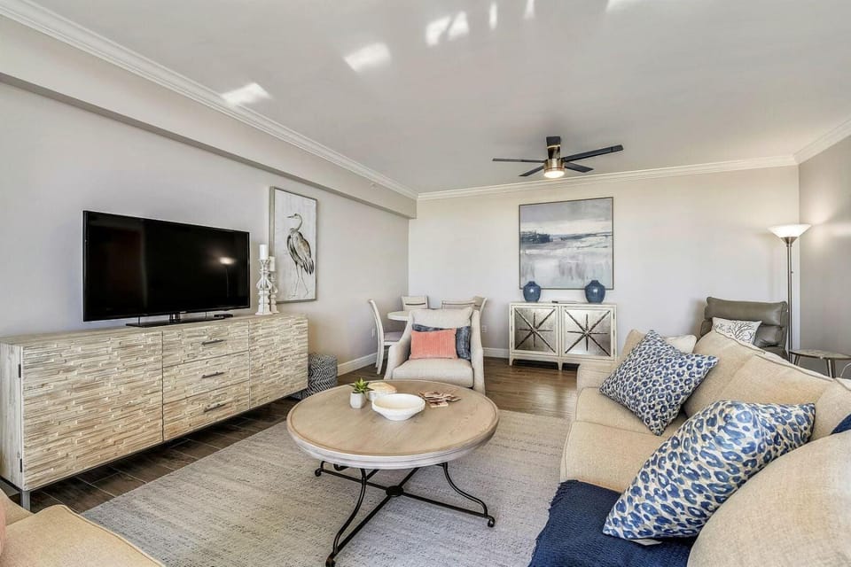 Silver Beach Towers 102W- Southern Heirs House in Destin