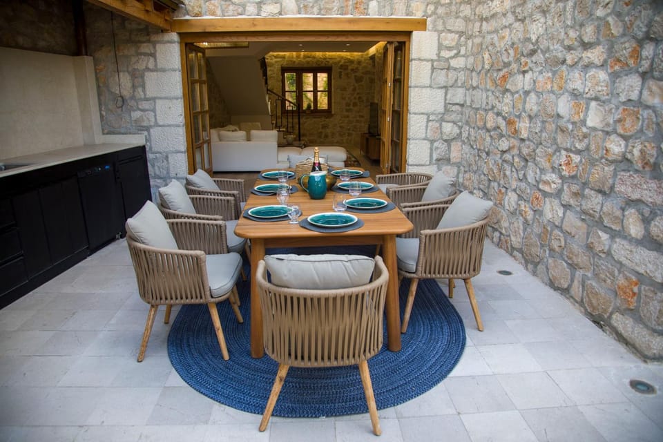 Balcony/Terrace, Dining area, Inner courtyard view