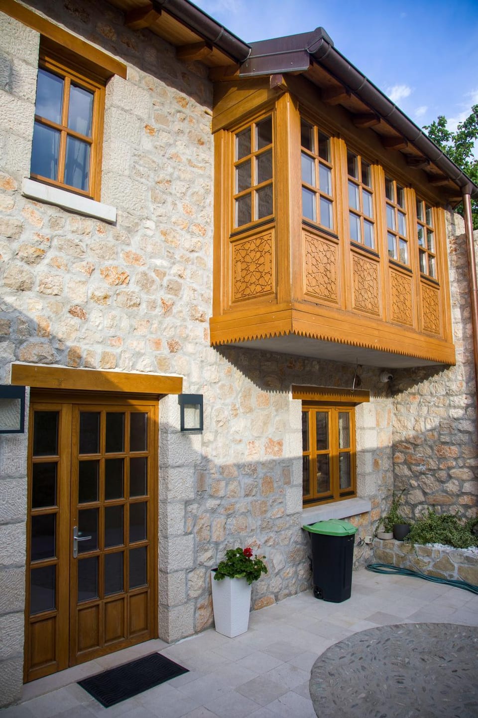 Facade/entrance