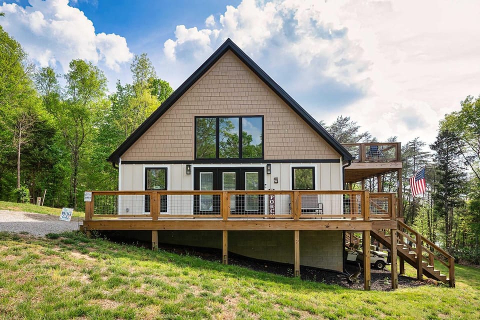 Mammoth Lake House with Gas Grill 5 King Bedrooms-Family Friendly House in Nolin Lake