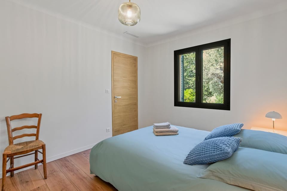 Living room, Bedroom