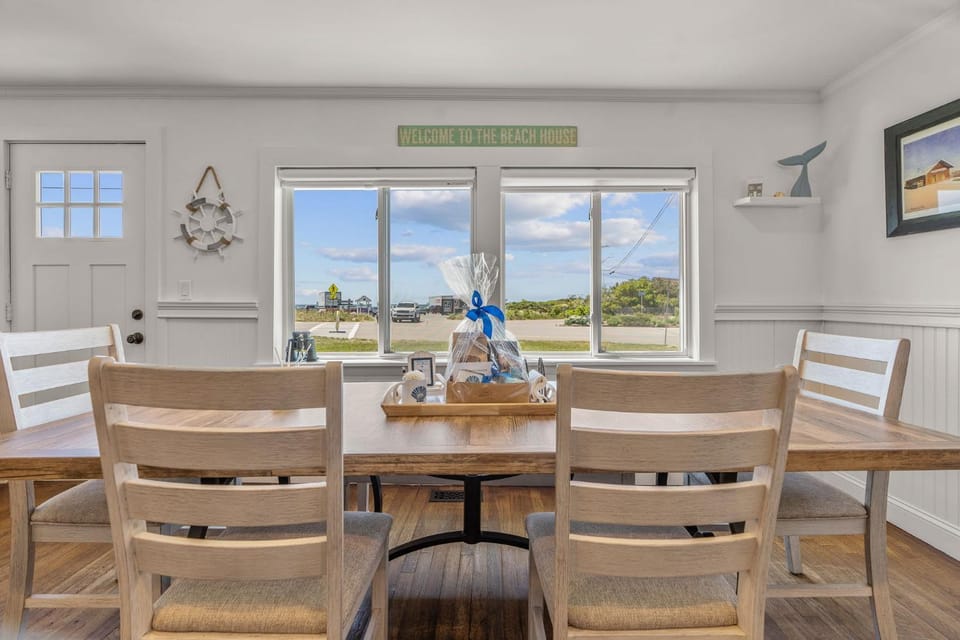 Spacious FamilyOceanfront 6BR Across Craigville Beach House in Barnstable
