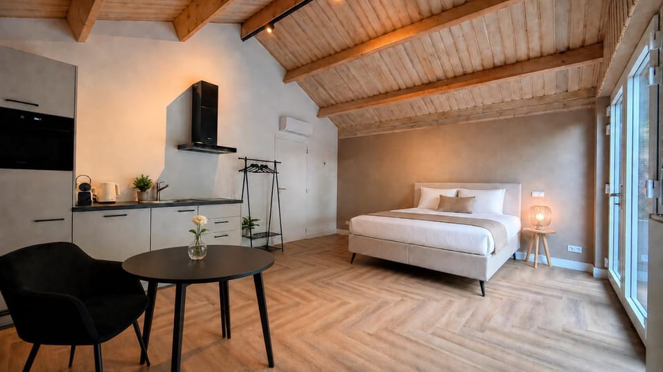 Patio, Living room, Bedroom, Food, kitchen