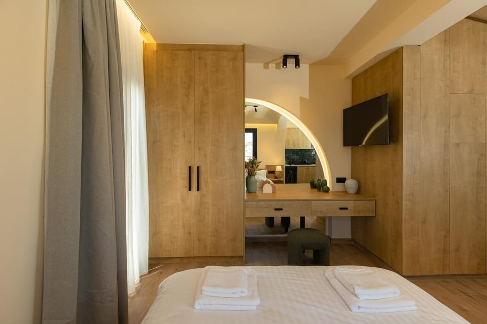 Bed, TV and multimedia, Bedroom, wardrobe