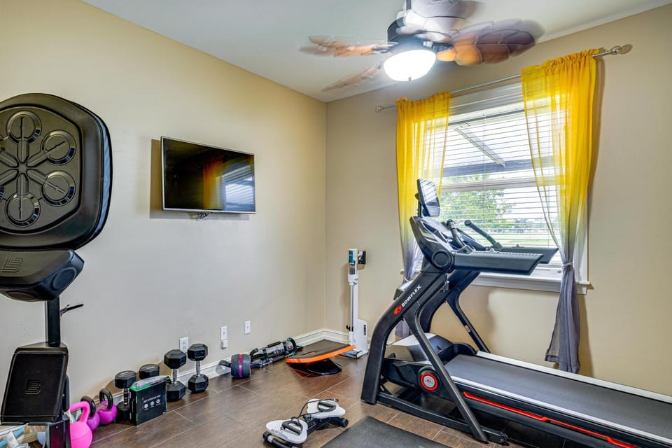 Golf Oasis w/ Gym & Pool! 6 Mi to Matlacha Island House in Cape Coral
