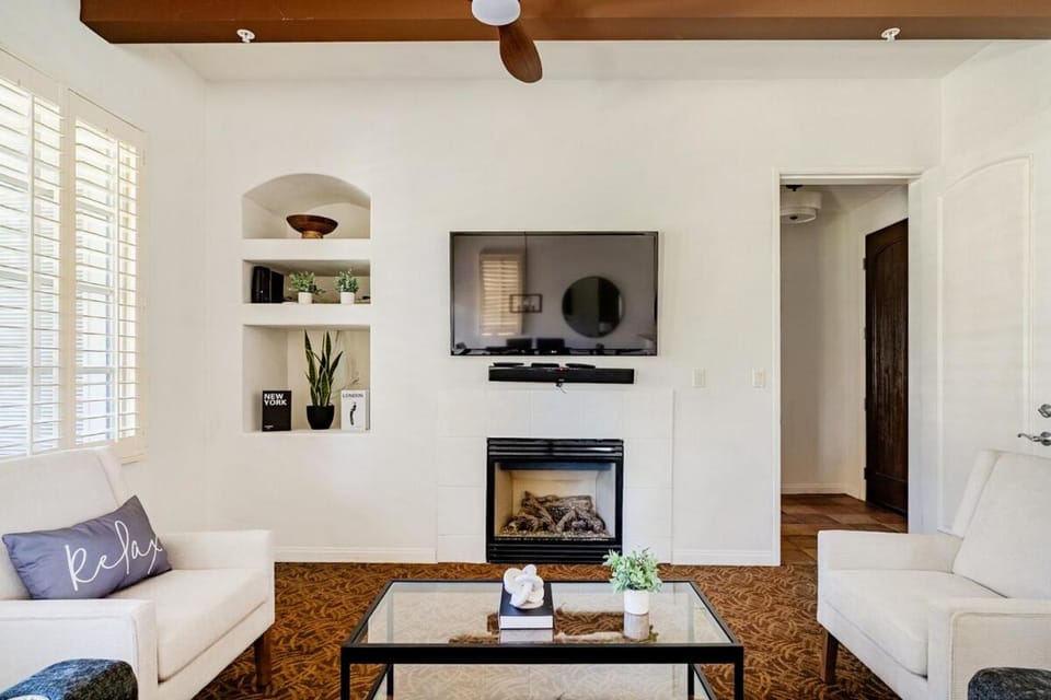 Legacy Villas 4 bd 3 bath Luxury with Patios 12 Pools Villa in Indian Wells
