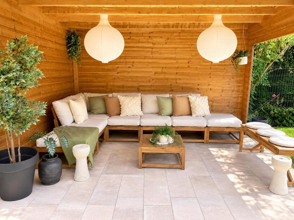 Luxury Villa for 12 Jacuzzi Outdoor lounge & BBQ Villa in Zeewolde