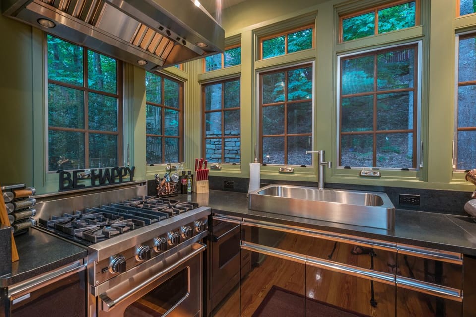 Serendipity Treehaus House in Black Mountain