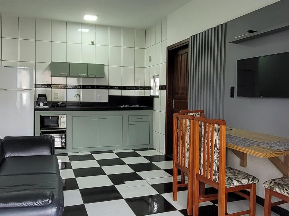 Kitchen or kitchenette, Living room, Seating area, Dining area, oven, stove