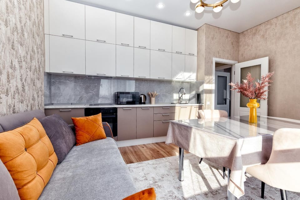 Dining area, microwave, oven, stove, kitchen