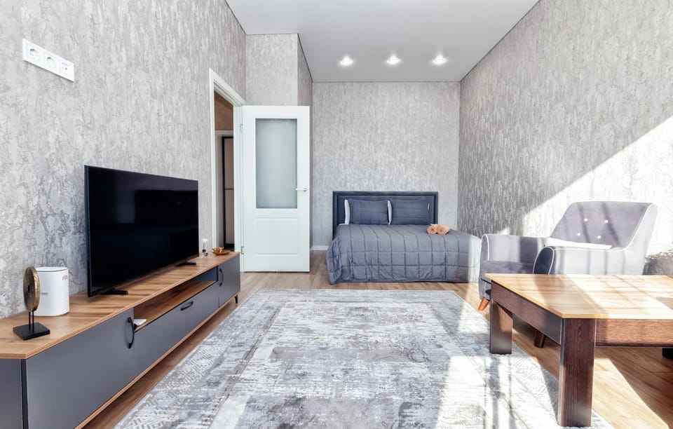 Bed, TV and multimedia, Bedroom
