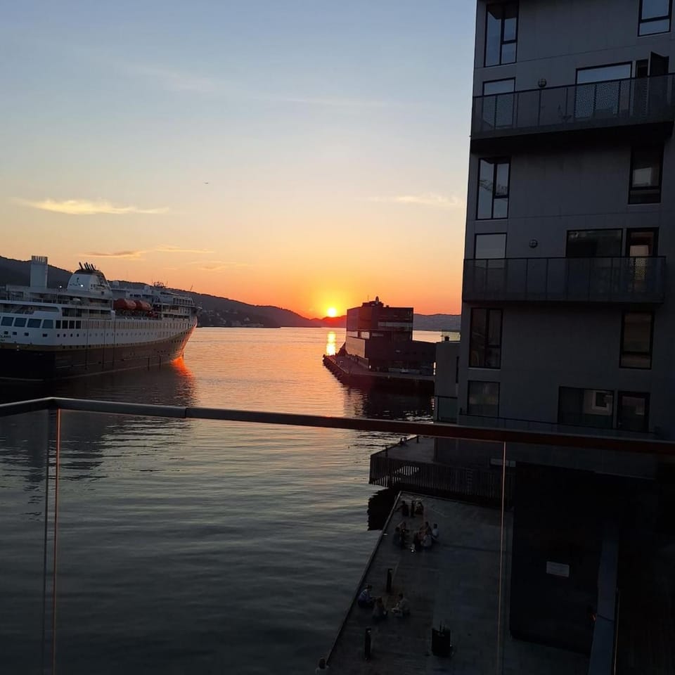 Luxury apartment by the sea - in the middle of Bergen Apartment in Bergen