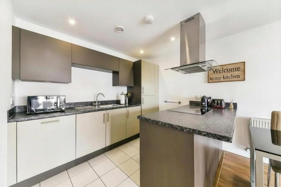 Long term Skyline Living - Stylish 2 Bed 2 Bath in London Apartment in London