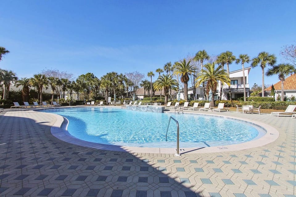 Beachwalk Retreat House in Destin