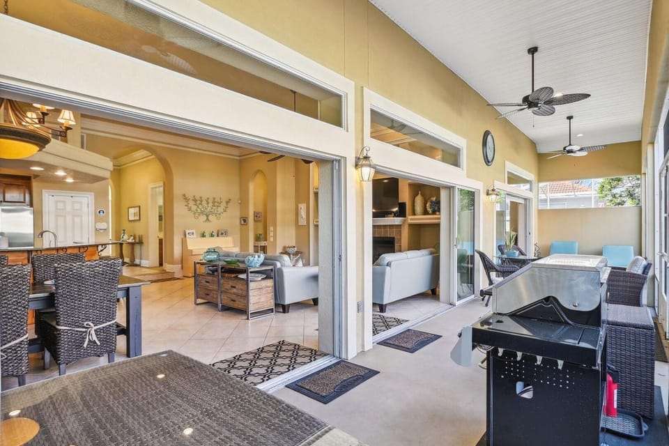 Beachwalk Retreat House in Destin