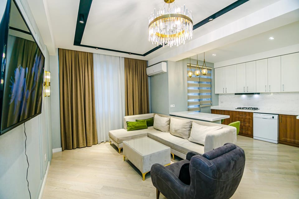 TV and multimedia, Kitchen or kitchenette, Living room, Seating area
