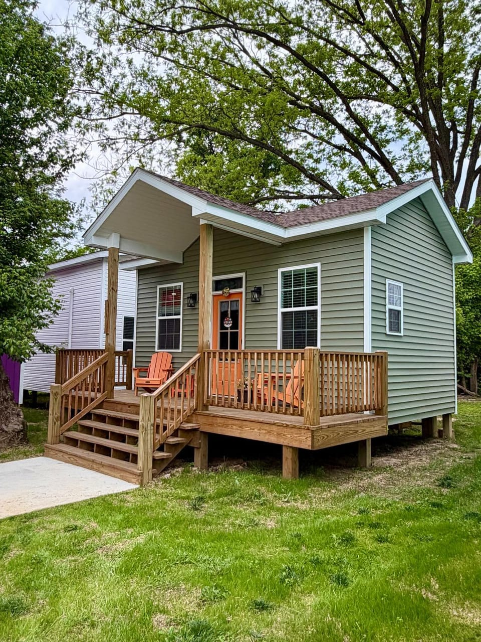 Vibrant Tiny Home Retreat on Creek & Fire Pit Campground/ 
RV Resort in Cape Girardeau