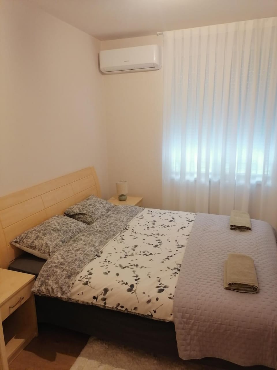 Bed, Bedroom, air conditioner