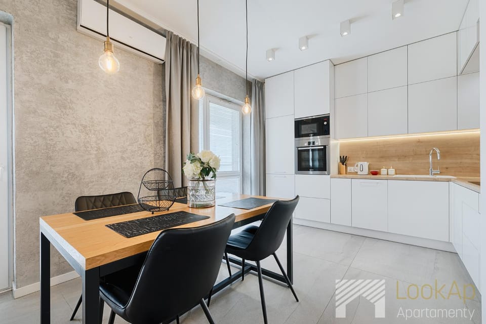 Kitchen or kitchenette, Dining area, stove