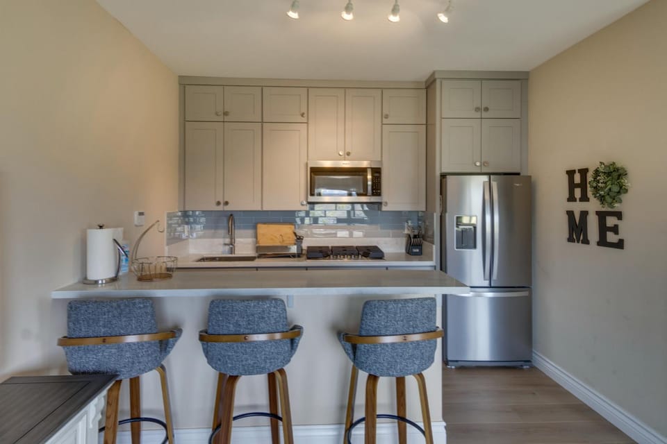 Pets Welcome! Simi Valley Home w/ Mtn & City View Apartment in Simi Valley