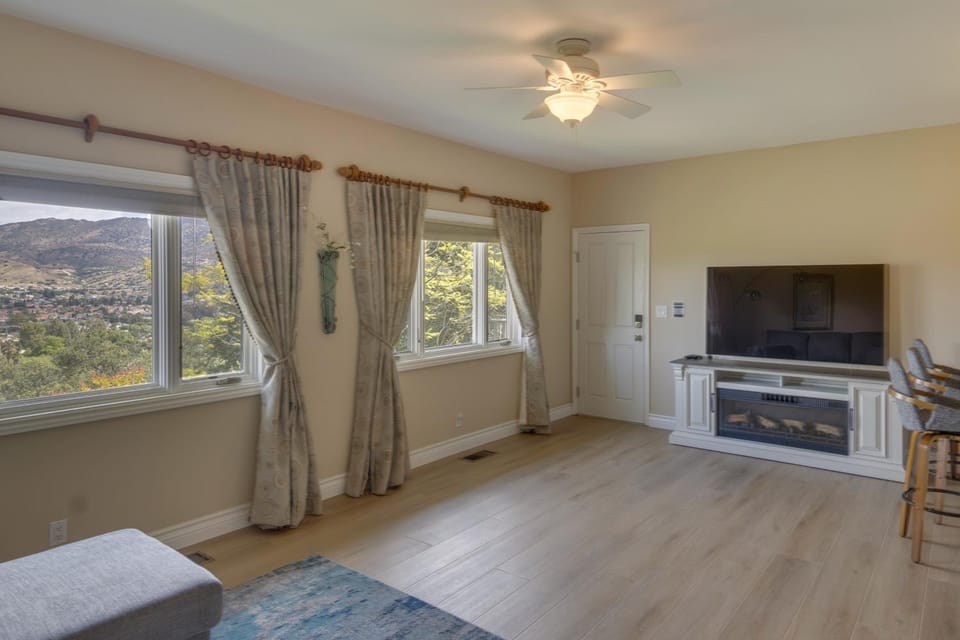 Pets Welcome! Simi Valley Home w/ Mtn & City View Apartment in Simi Valley