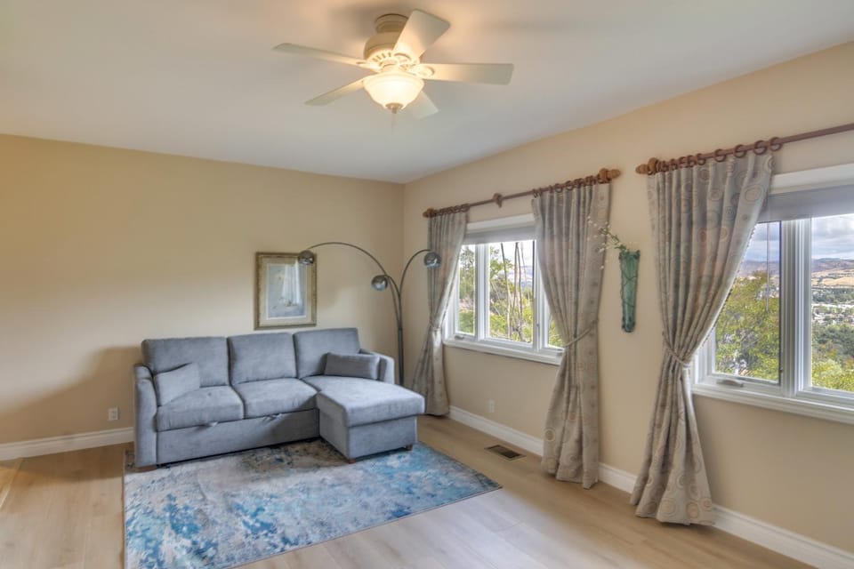 Pets Welcome! Simi Valley Home w/ Mtn & City View Apartment in Simi Valley