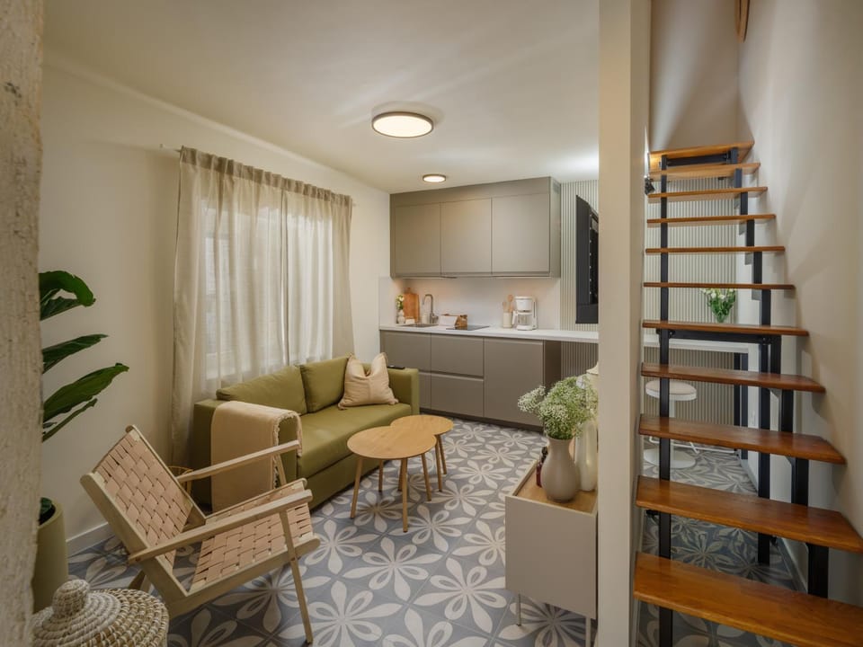 Kitchen or kitchenette, Living room, Seating area, Area and facilities