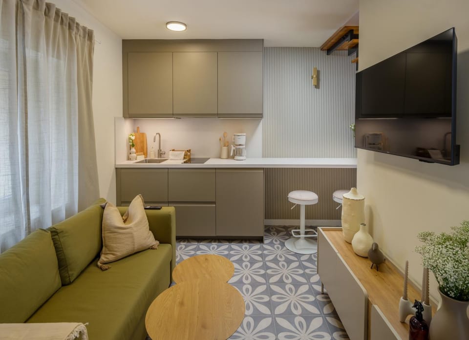 TV and multimedia, Kitchen or kitchenette, Living room