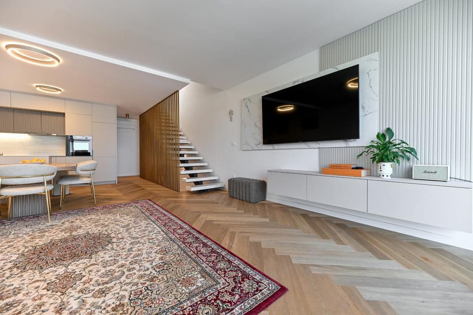 TV and multimedia, Kitchen or kitchenette, Living room