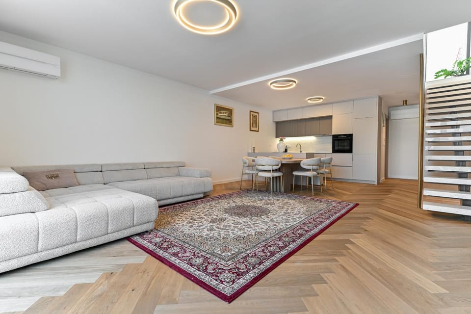 TV and multimedia, Living room, Seating area, Dining area