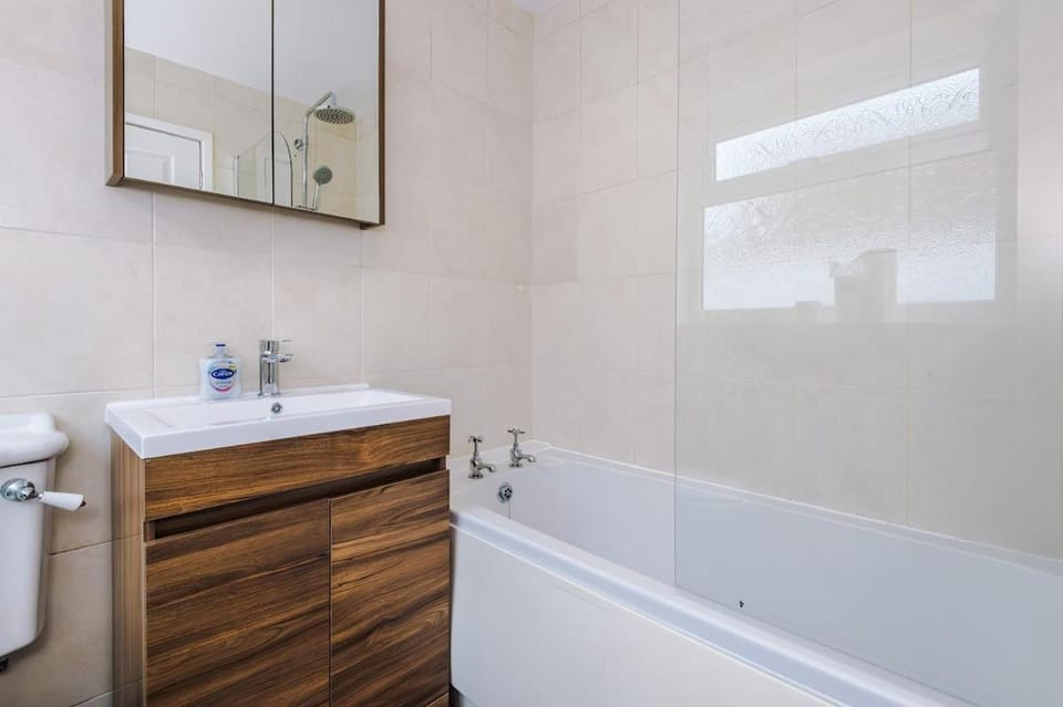 Bathroom, Bath, towels