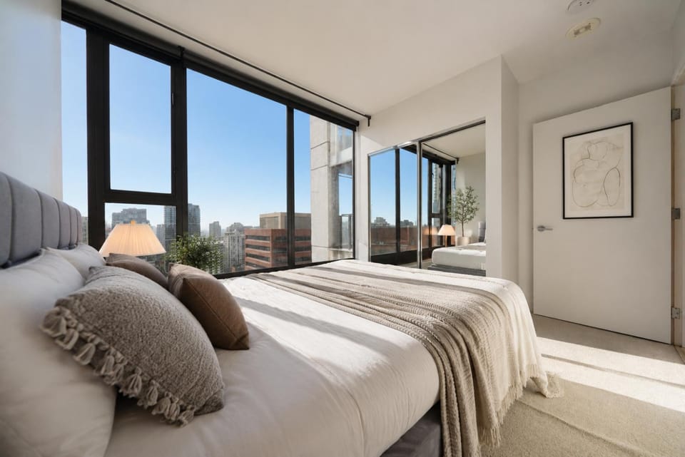 Bright and Elegant 3BR Suite Downtown Vancouver Apartment in Vancouver